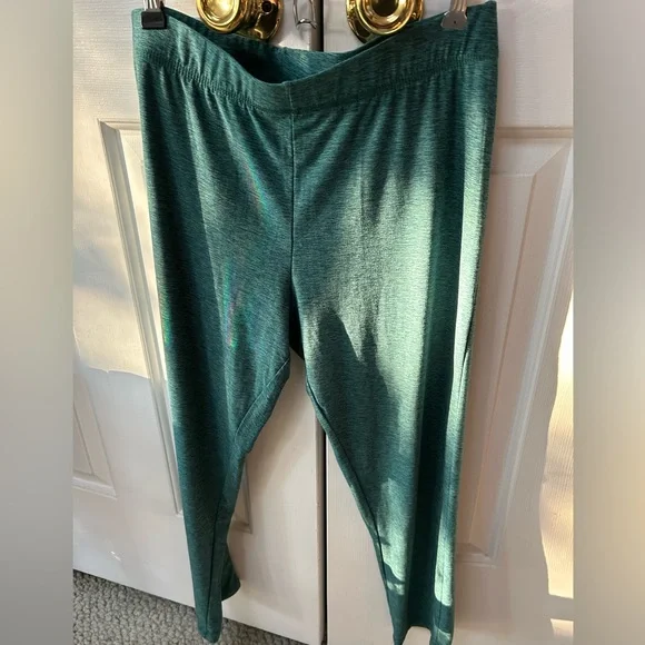 Victoria’s Secret 3 pc:top & shorts (M), PLus  longSerra (L) pants. Kelly Green. - Picture 4 of 8